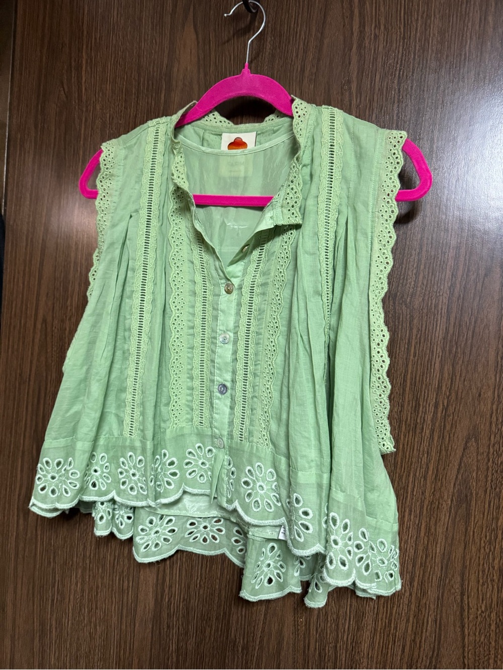 M126 // NWT farm Rio 100% Cotton eyelet crop // S